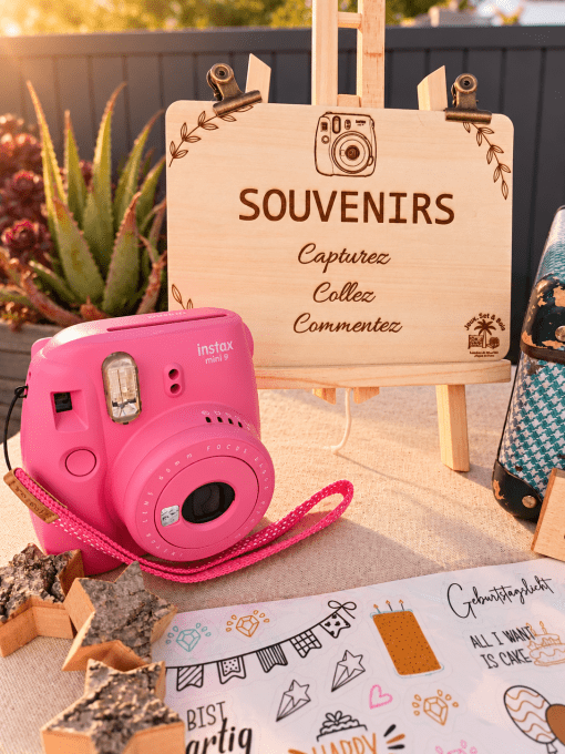 appareil photo instantané Instax Mini 9 - Valise en carton vintage. A partir de :